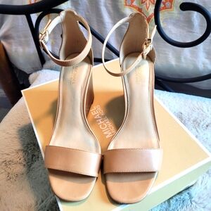 Michael Kors Fiona Wedge Sz 7